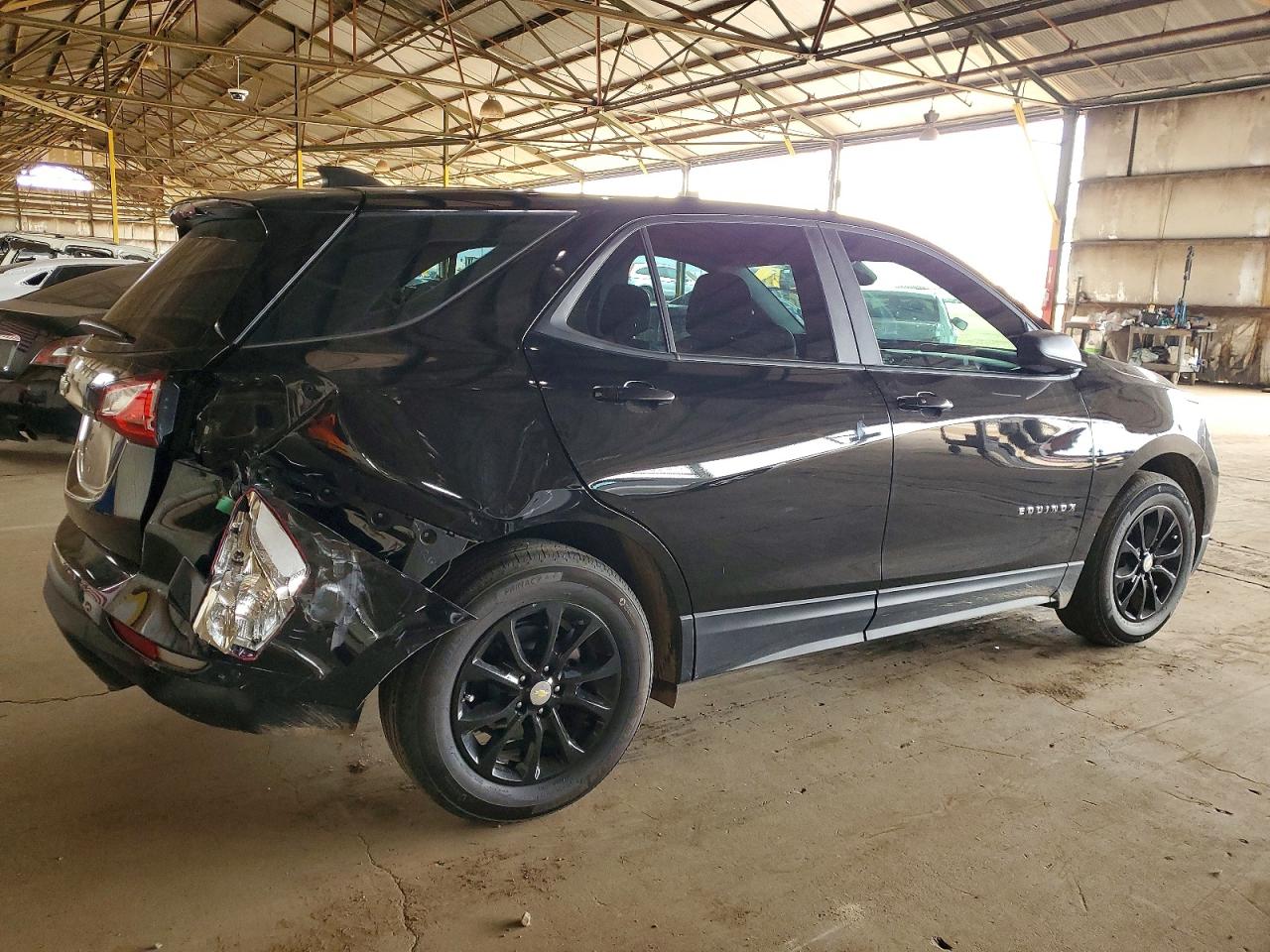 2021 CHEVROLET EQUINOX photo 3