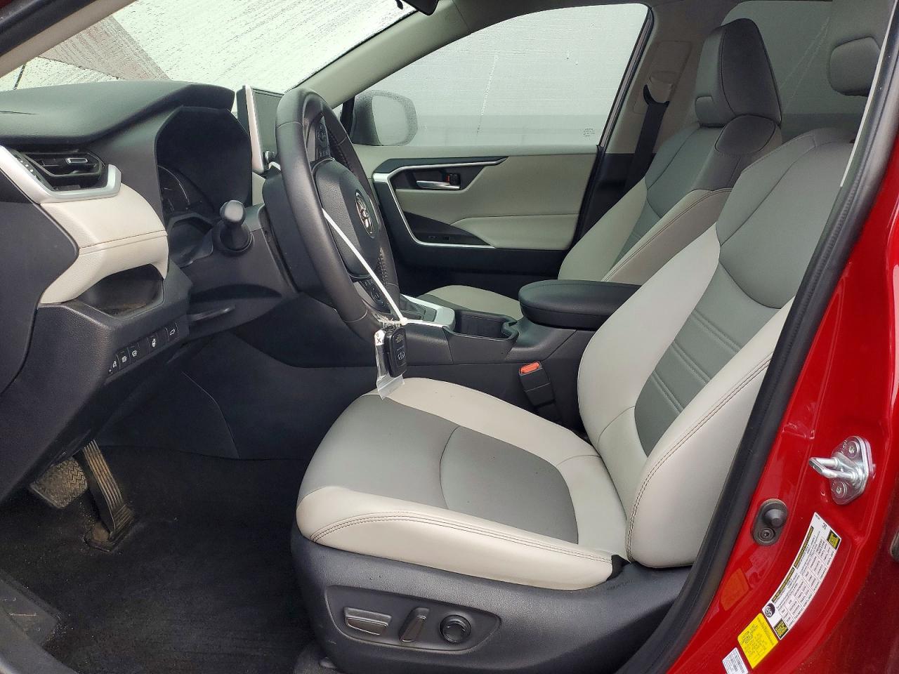 2025 TOYOTA RAV4 XLE PREMIUM photo 7