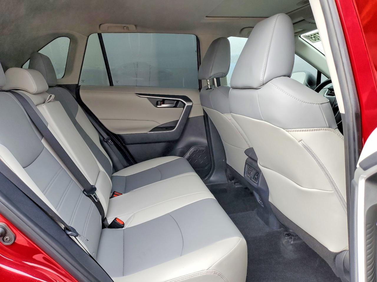 2025 TOYOTA RAV4 XLE PREMIUM photo 11