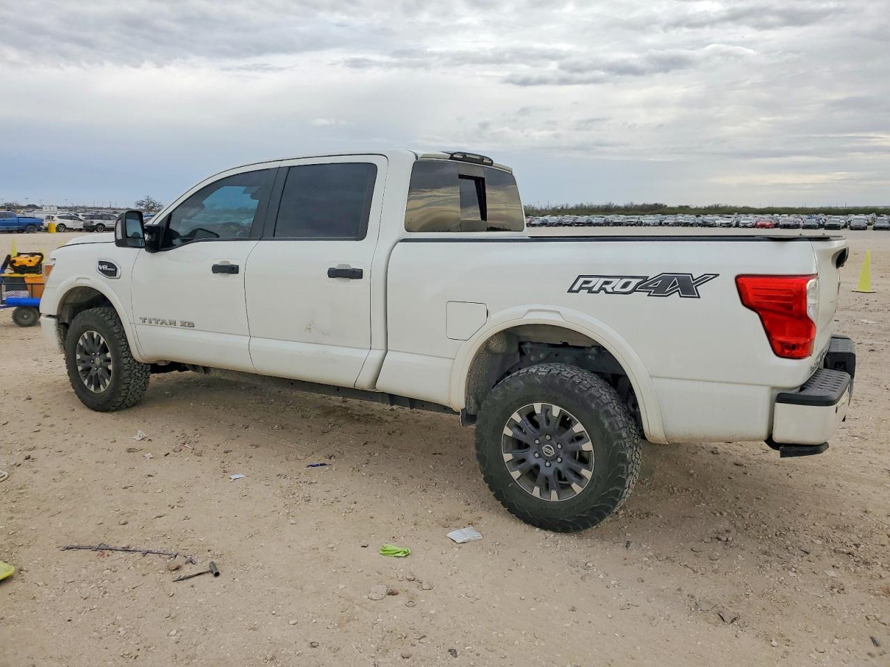 2018 NISSAN TITAN XD SL photo 2