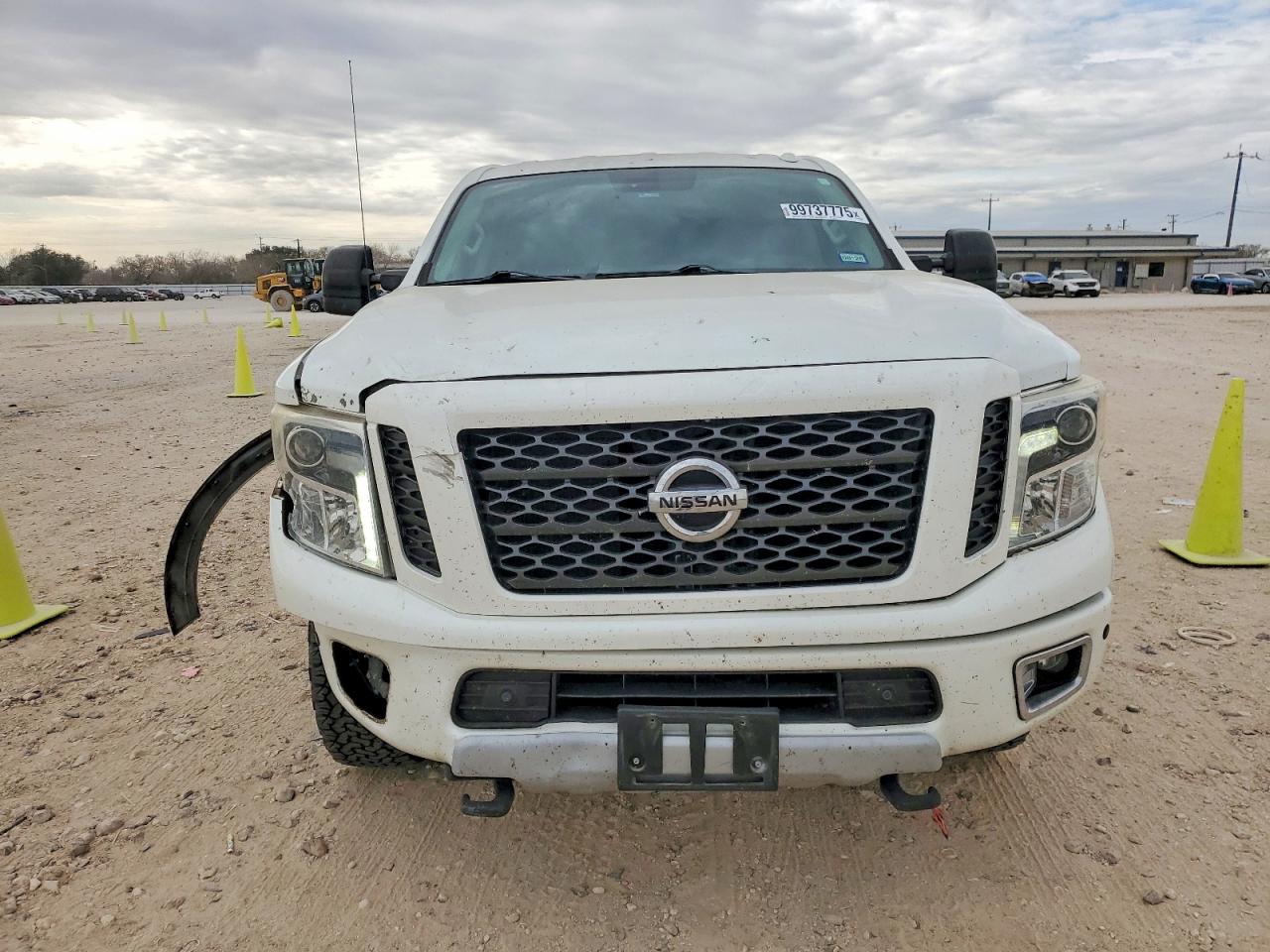 2018 NISSAN TITAN XD SL photo 5