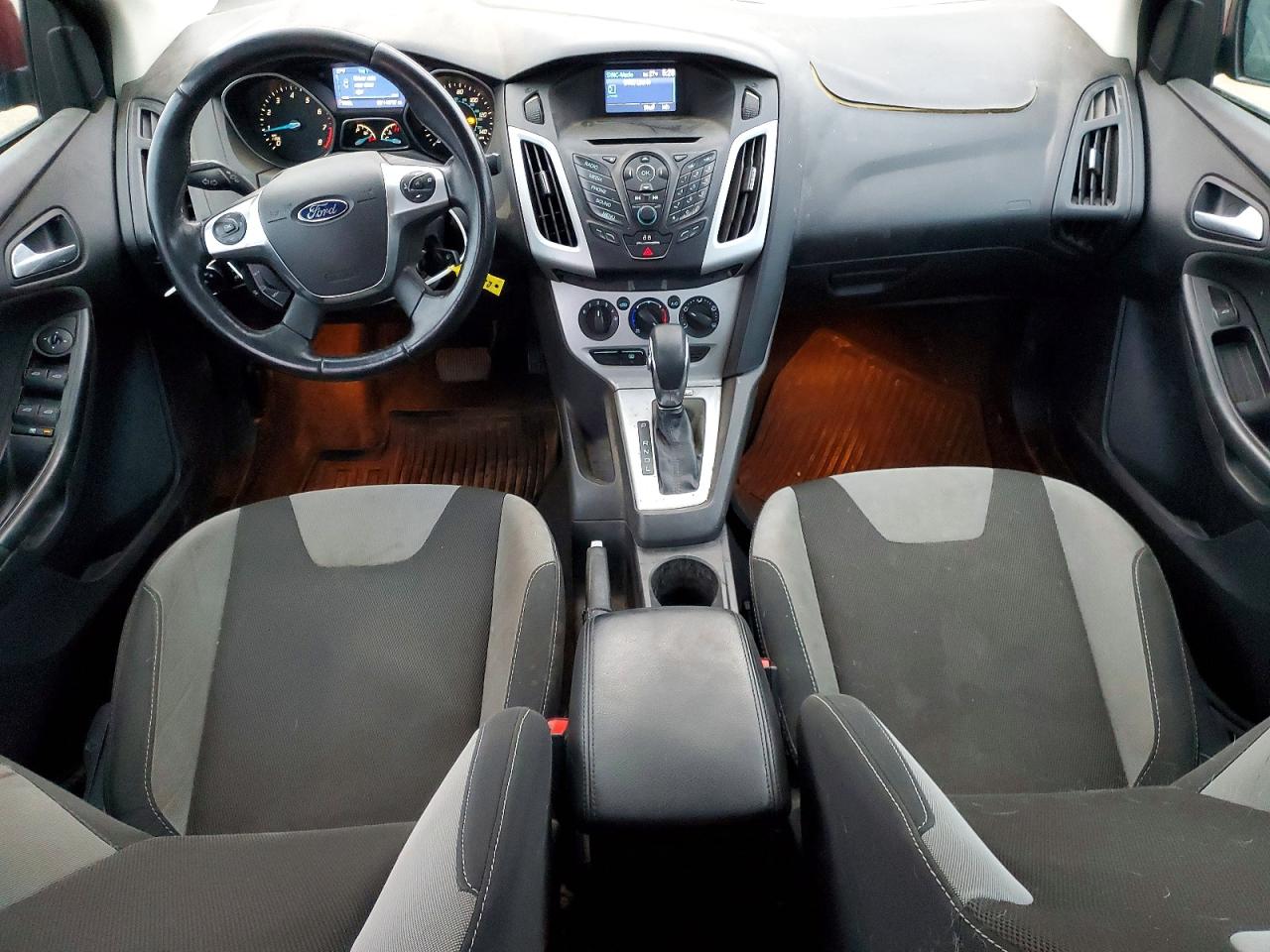 2014 FORD FOCUS SE photo 8