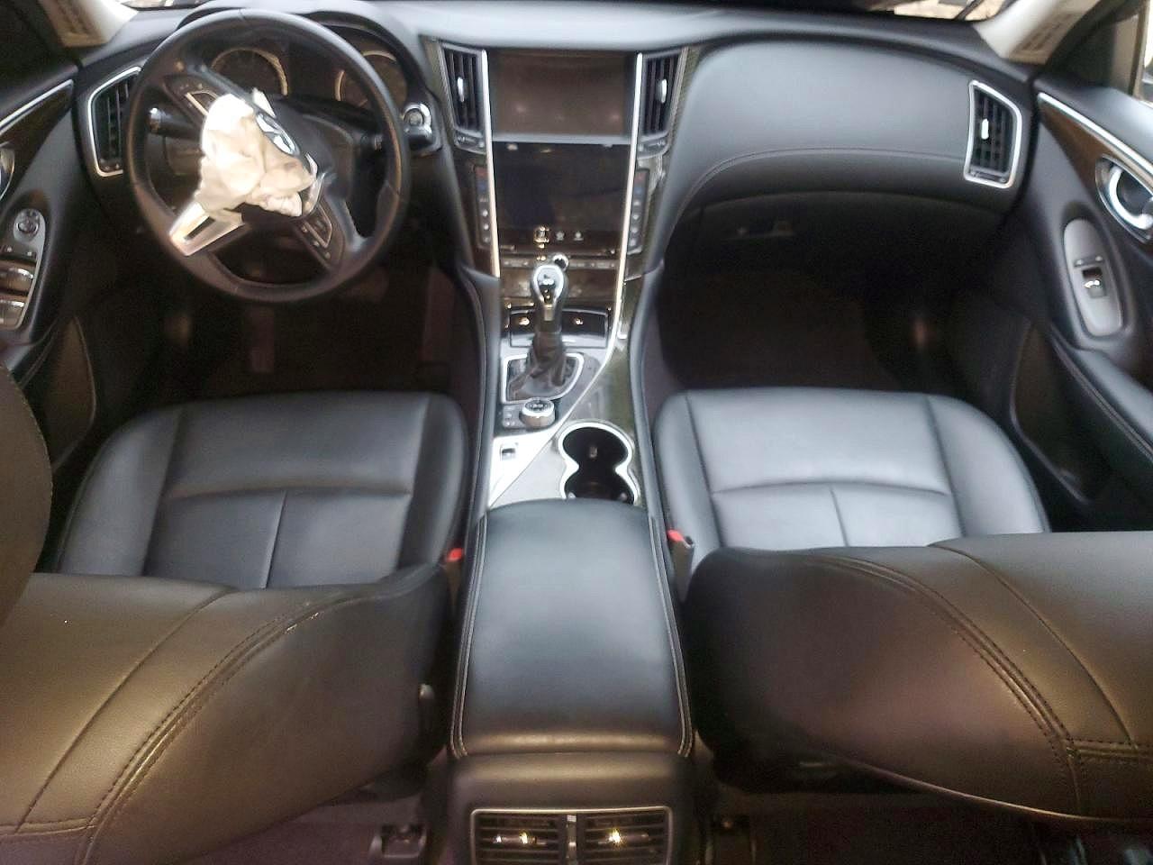 2018 INFINITI Q50 LUXE photo 8
