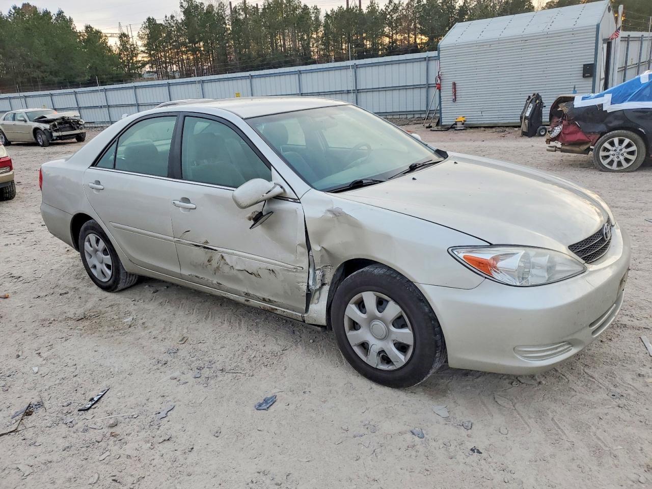 2004 TOYOTA CAMRY LE photo 4