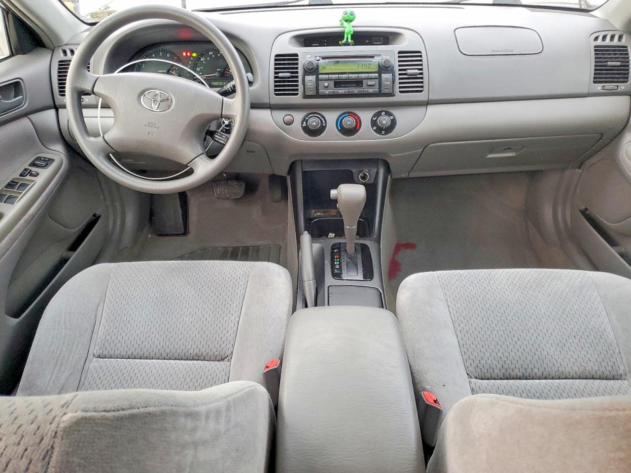 2004 TOYOTA CAMRY LE photo 8