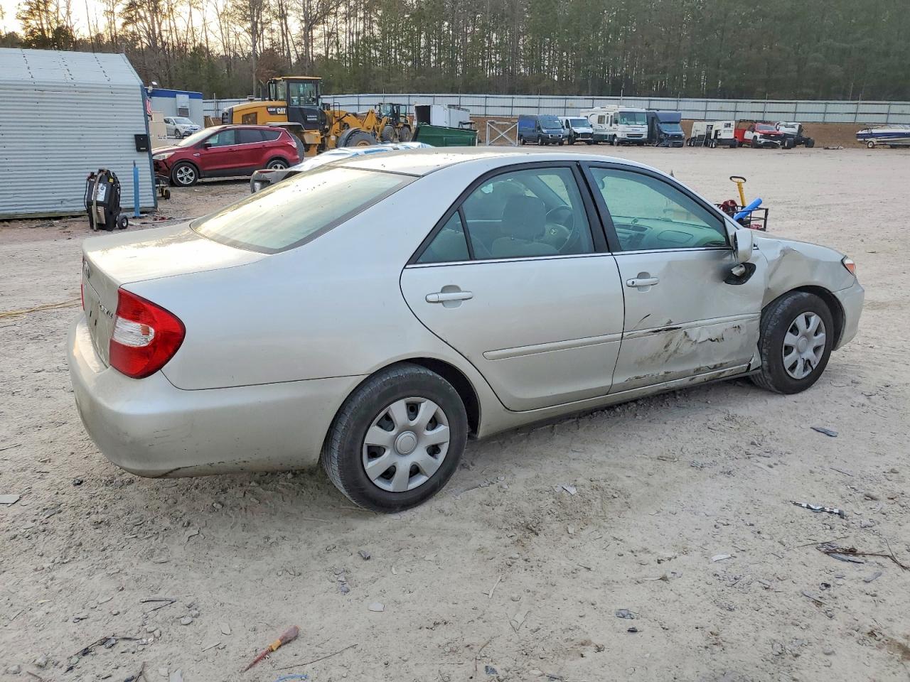 2004 TOYOTA CAMRY LE photo 3