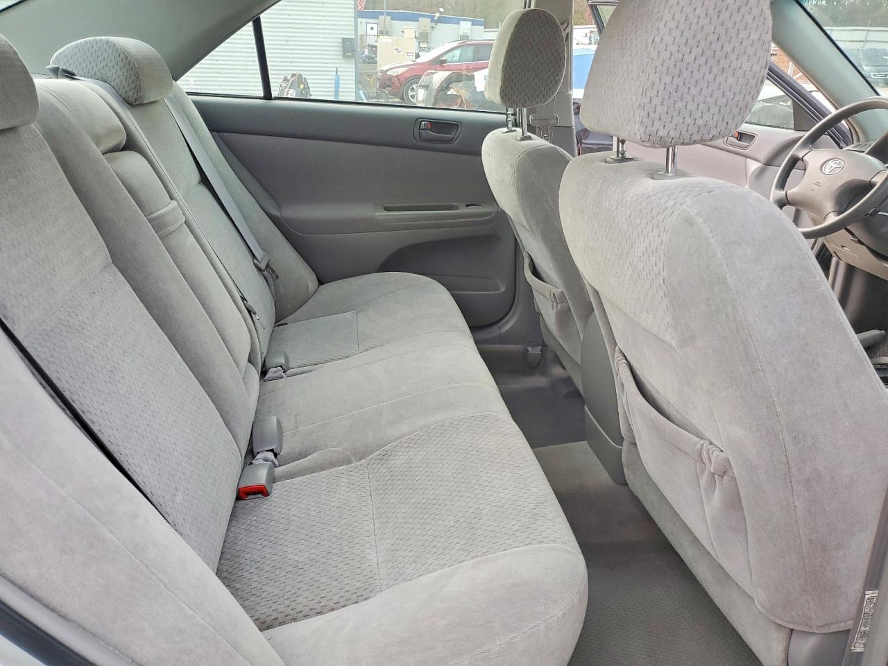 2004 TOYOTA CAMRY LE photo 10