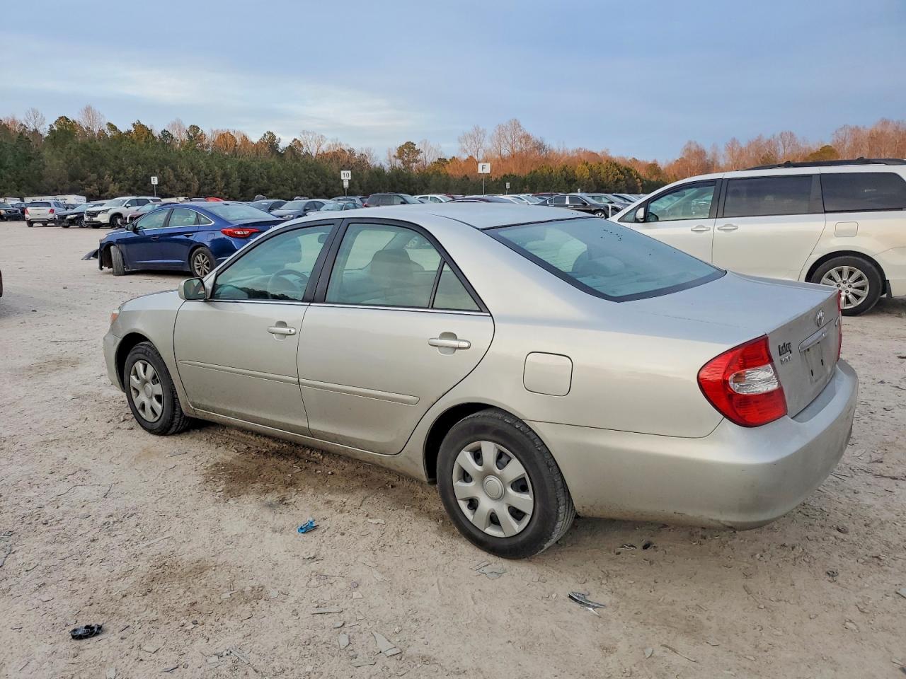 2004 TOYOTA CAMRY LE photo 2