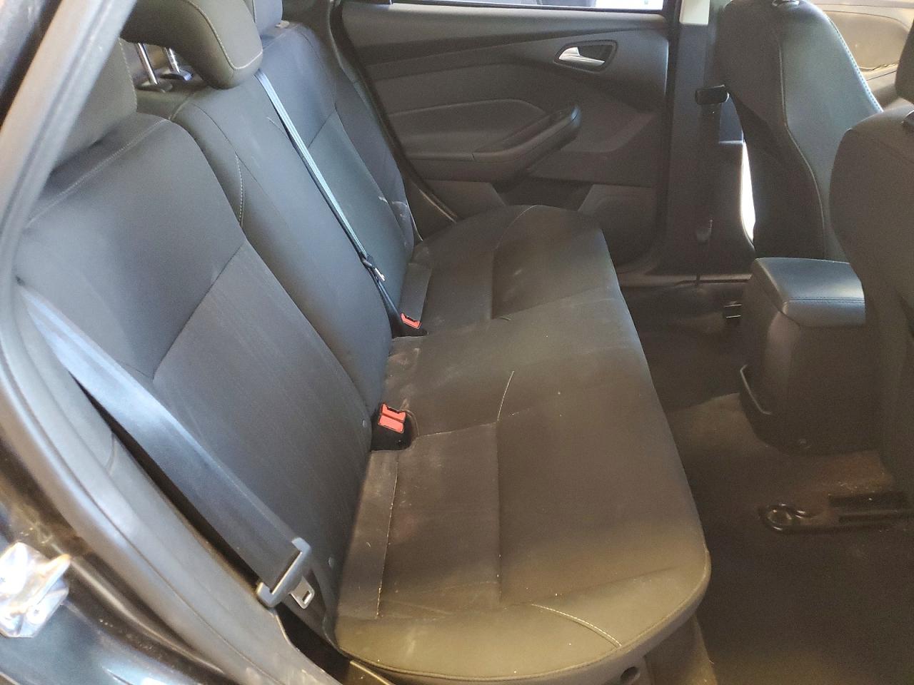 2017 FORD FOCUS SE photo 10