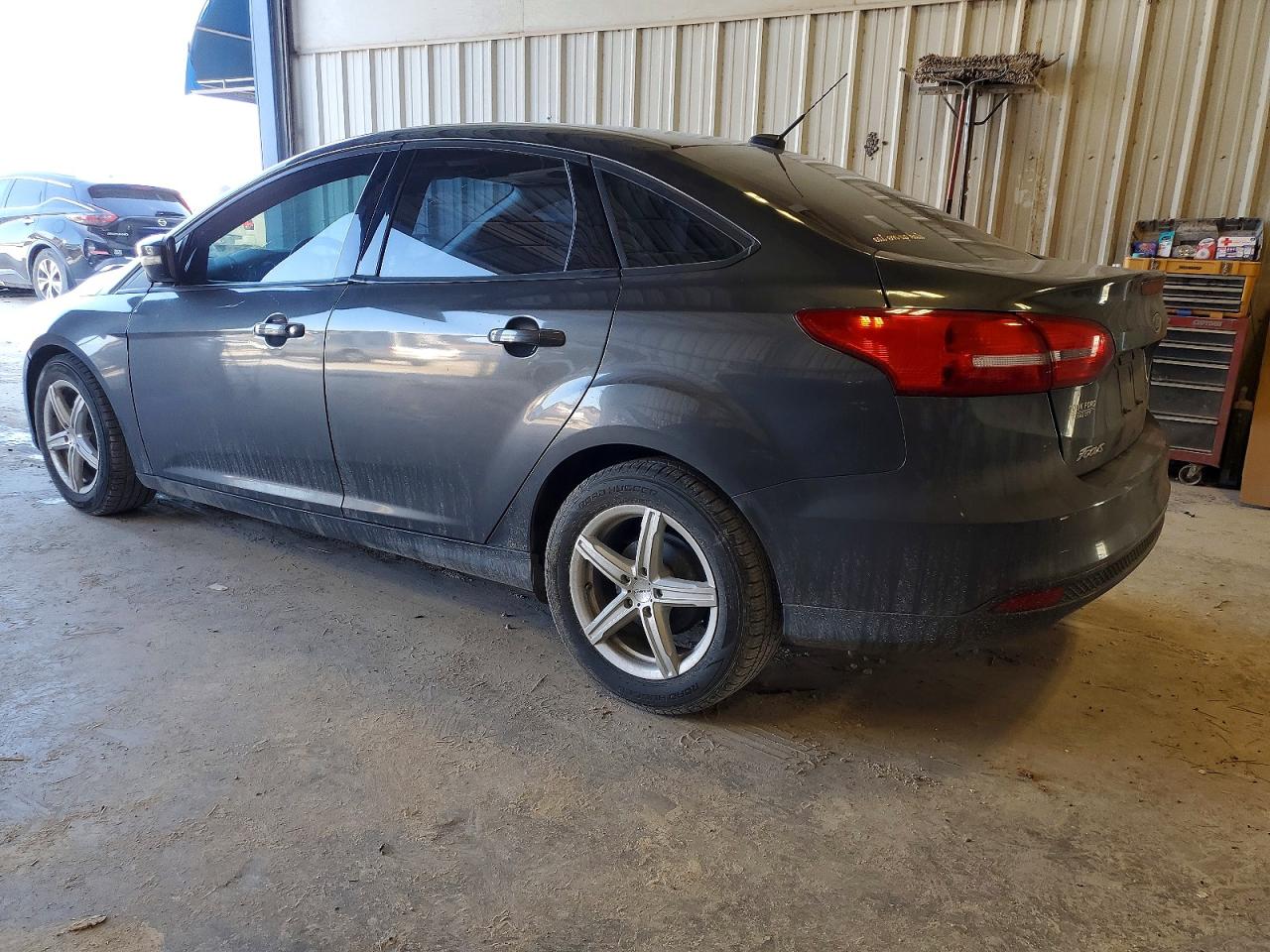 2017 FORD FOCUS SE photo 2