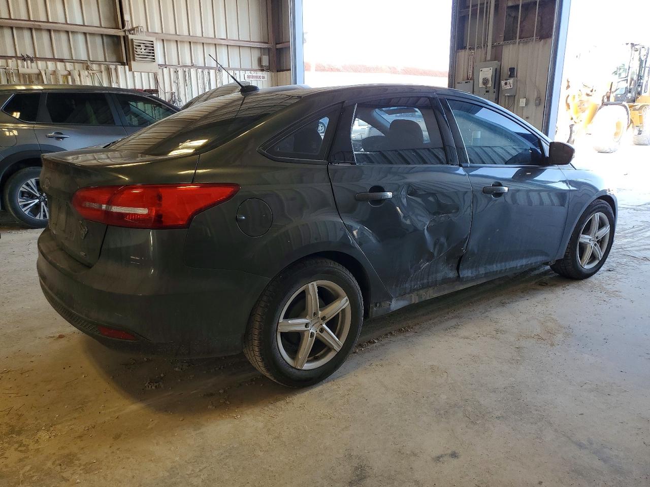 2017 FORD FOCUS SE photo 3