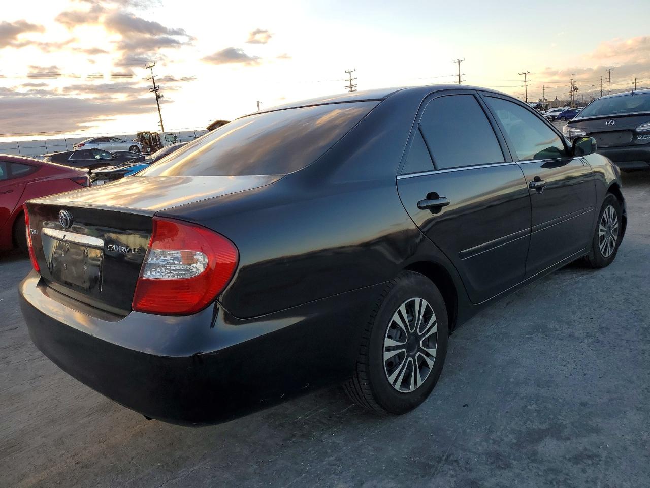 2003 TOYOTA CAMRY LE photo 3