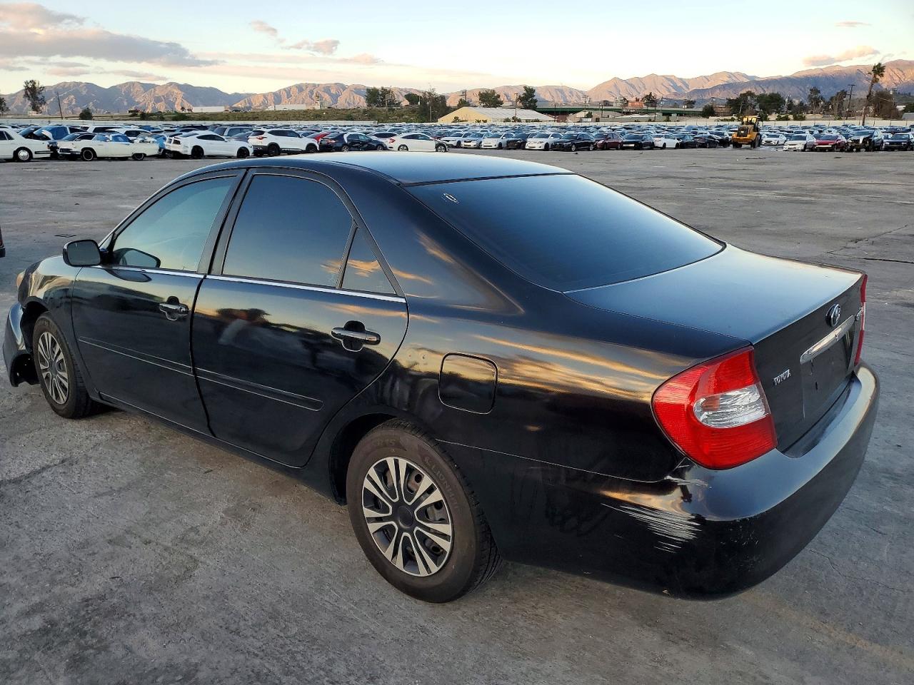 2003 TOYOTA CAMRY LE photo 2