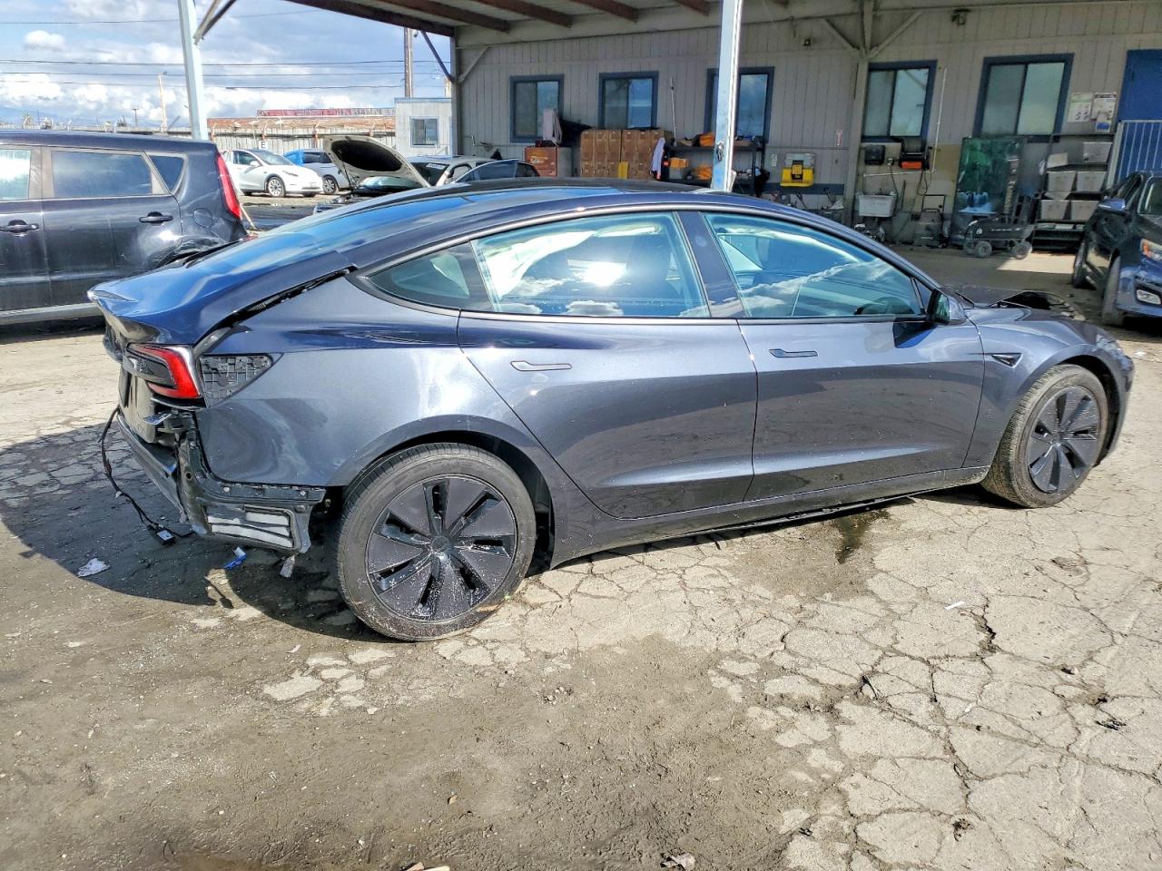 2024 TESLA MODEL 3 photo 3