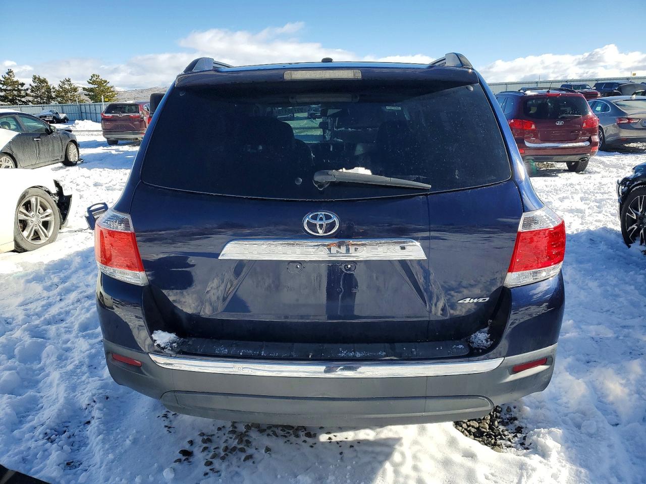2011 TOYOTA HIGHLANDER BASE photo 6