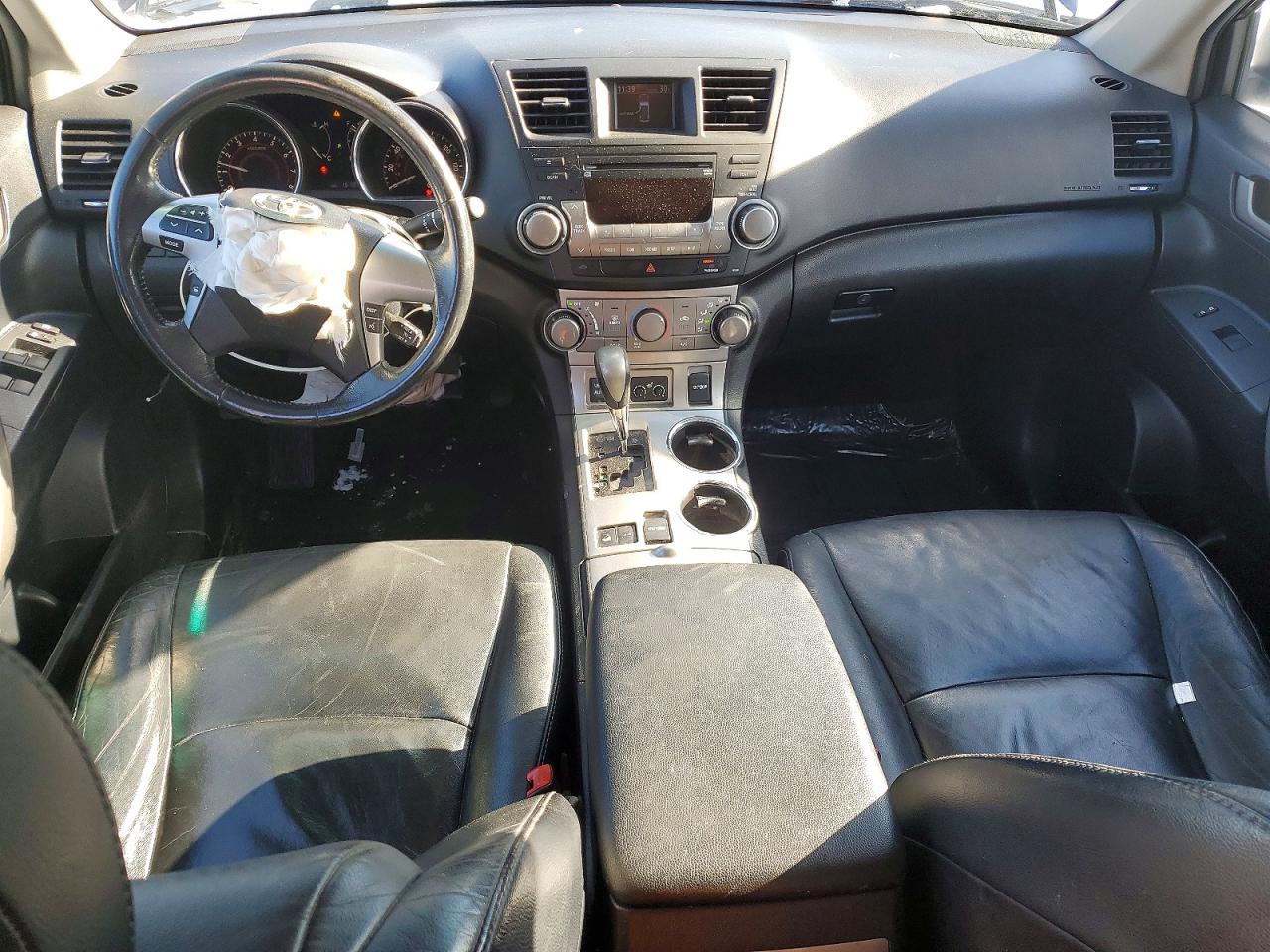 2011 TOYOTA HIGHLANDER BASE photo 8
