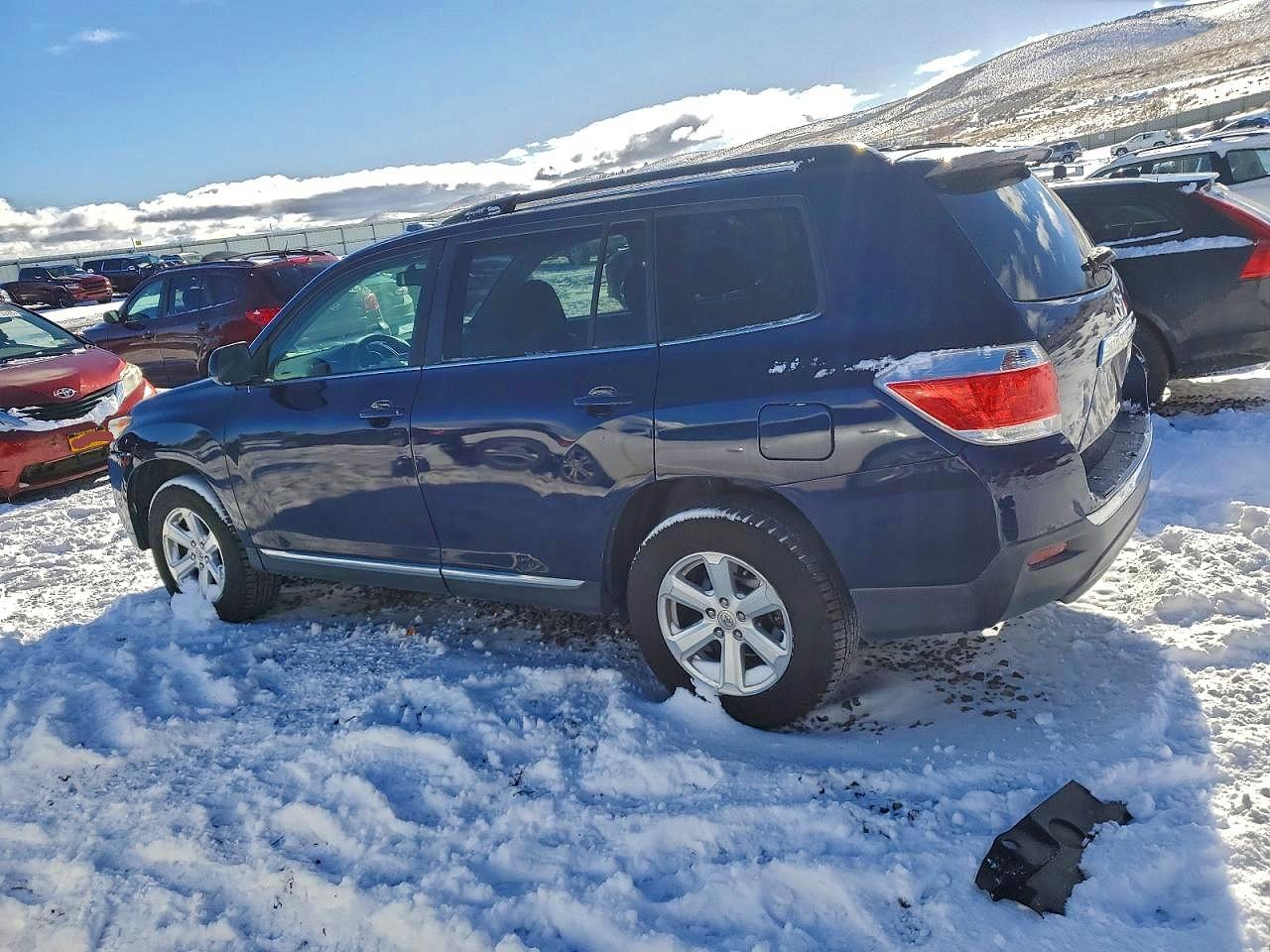2011 TOYOTA HIGHLANDER BASE photo 2