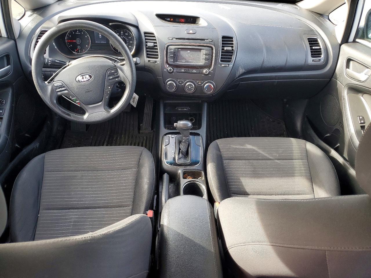 2017 KIA FORTE LX photo 8