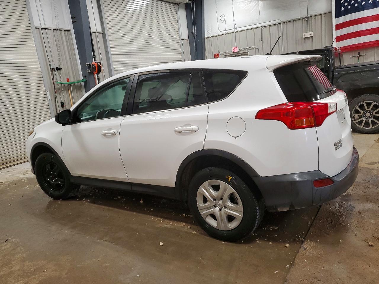 2013 TOYOTA RAV4 LE photo 2