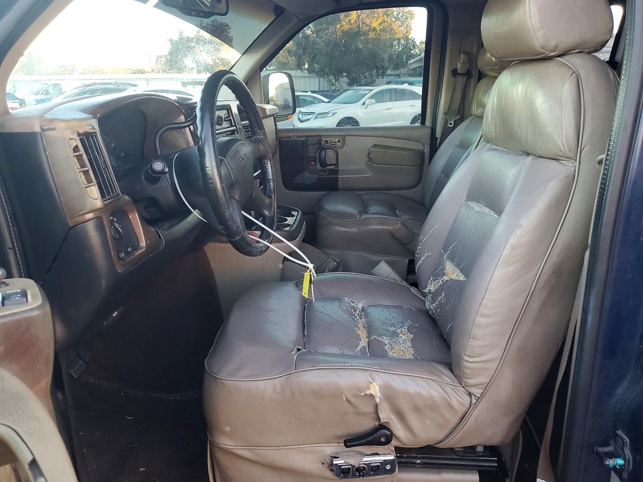 2003 GMC SAVANA RV G1500 photo 7