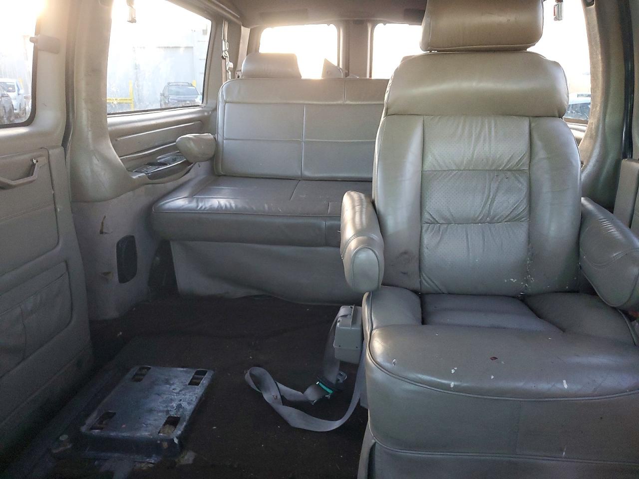 2003 GMC SAVANA RV G1500 photo 10