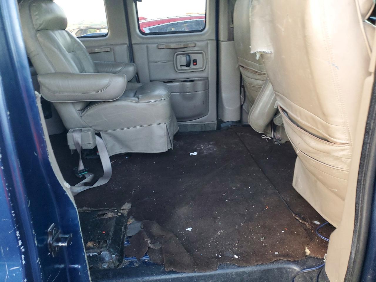 2003 GMC SAVANA RV G1500 photo 11