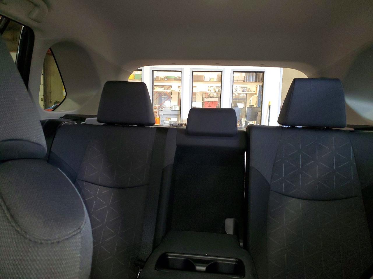 2025 TOYOTA RAV4 XLE photo 10