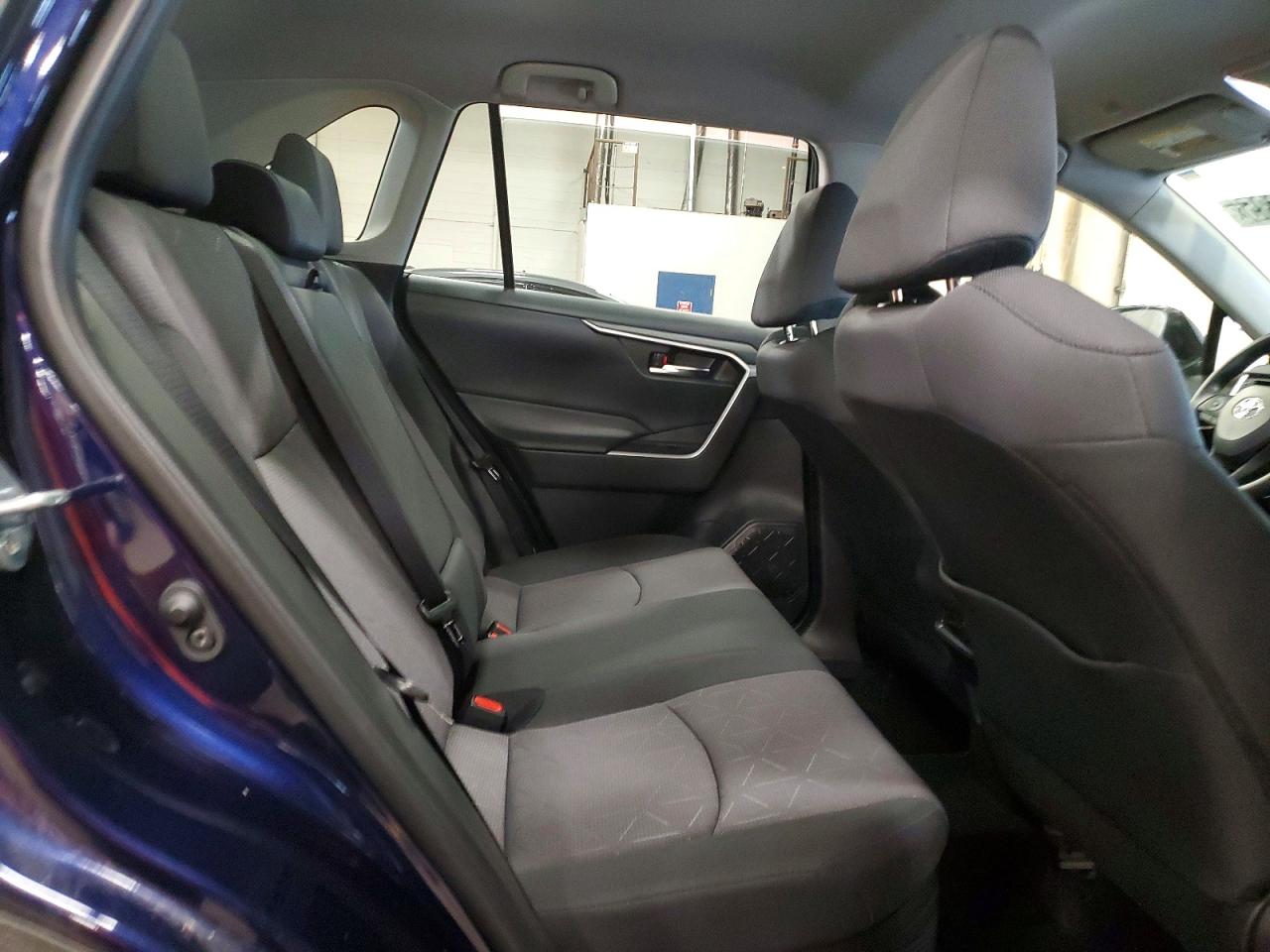 2025 TOYOTA RAV4 XLE photo 11