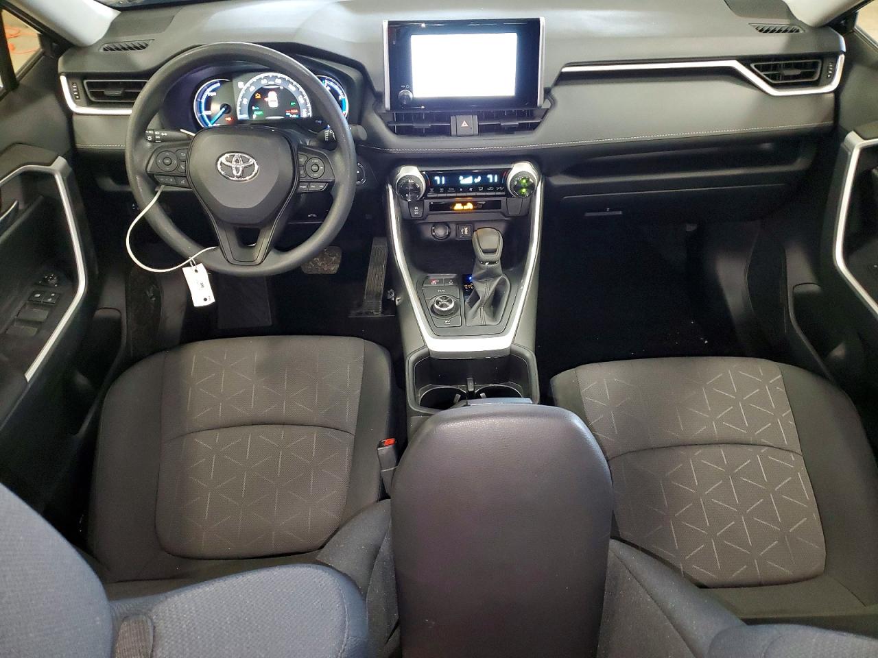 2025 TOYOTA RAV4 XLE photo 8