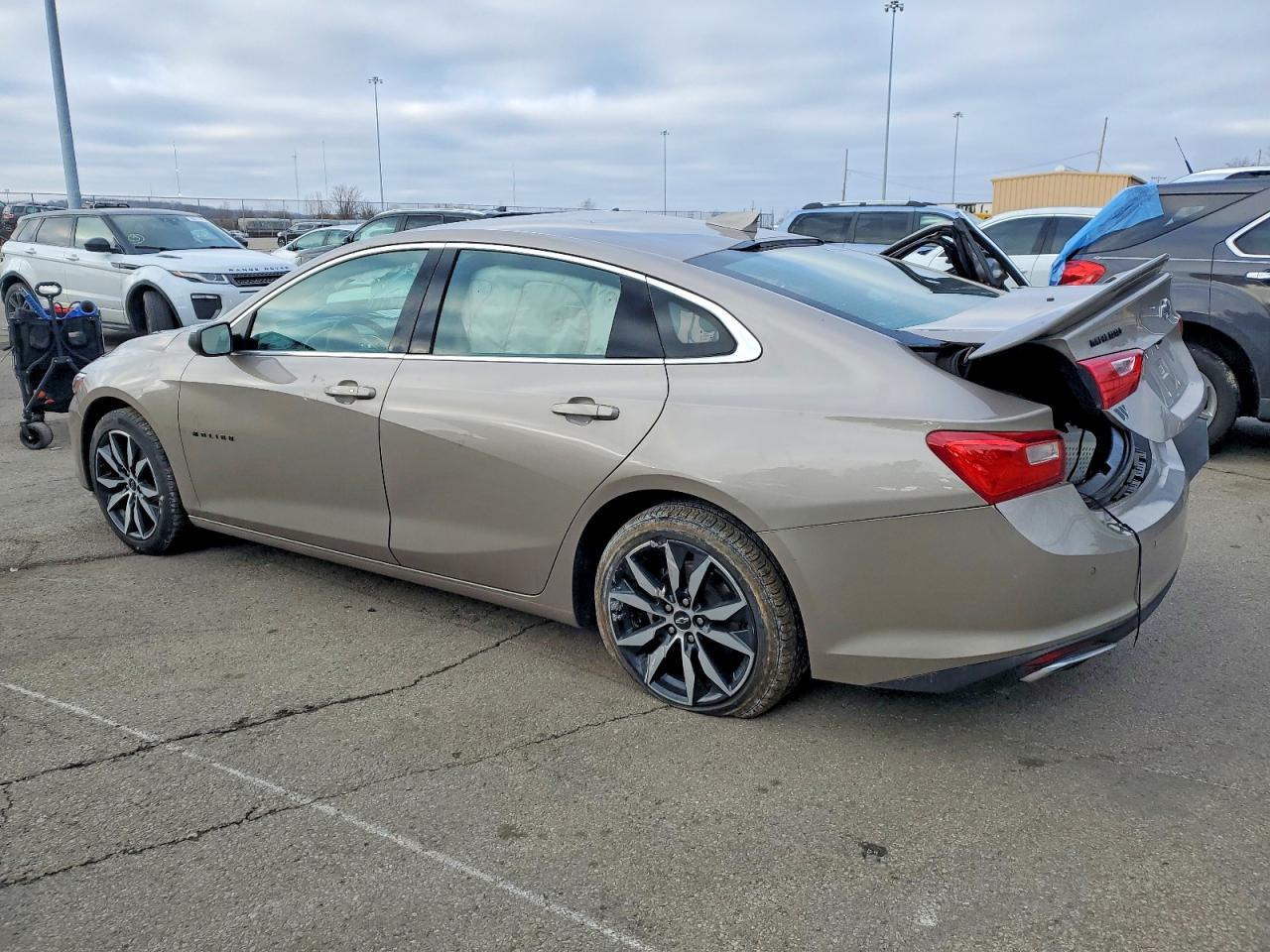 2024 CHEVROLET MALIBU photo 2