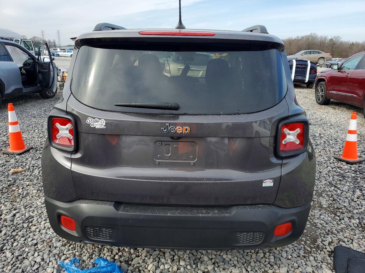 2017 JEEP RENEGADE SPORT photo 6