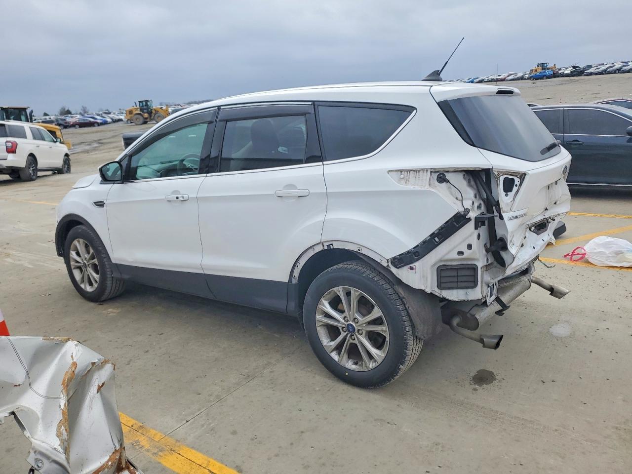 2019 FORD ESCAPE SE photo 2