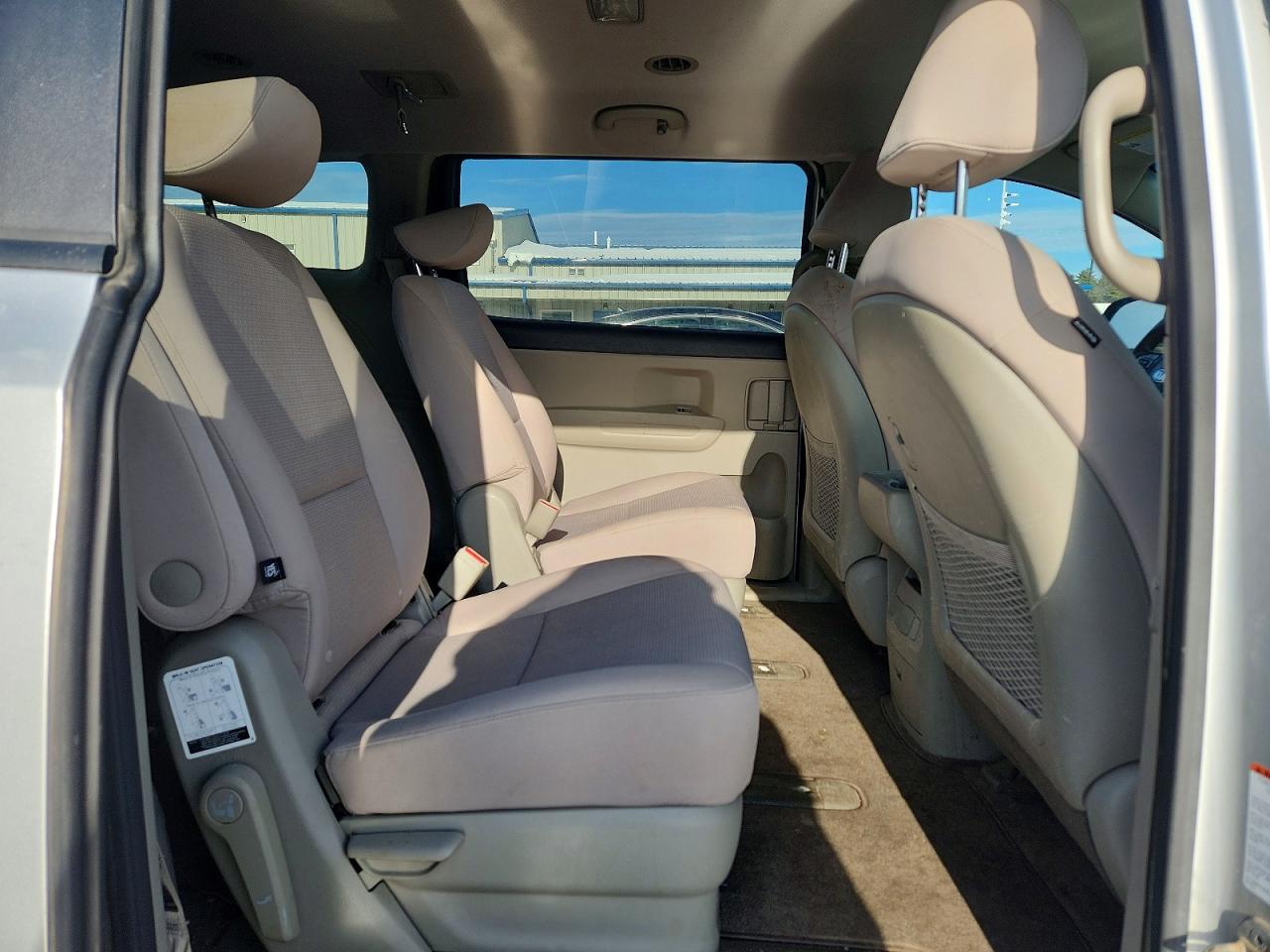 2017 KIA SEDONA LX photo 11