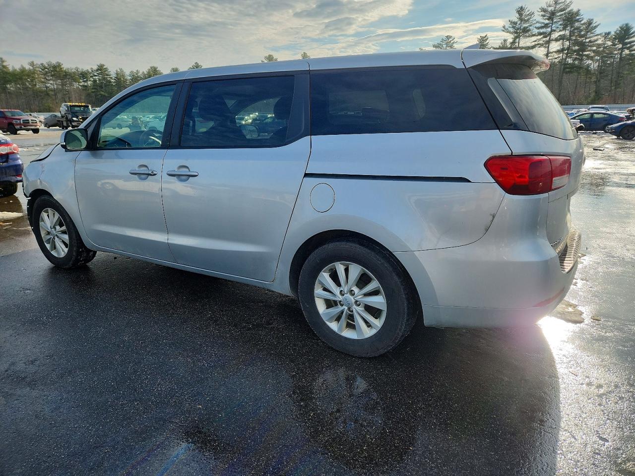 2017 KIA SEDONA LX photo 2