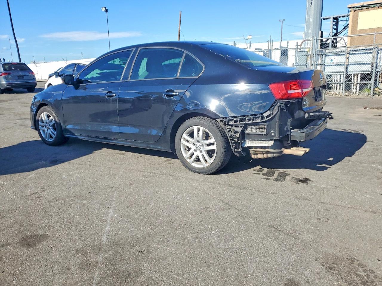 2015 VOLKSWAGEN JETTA BASE photo 2