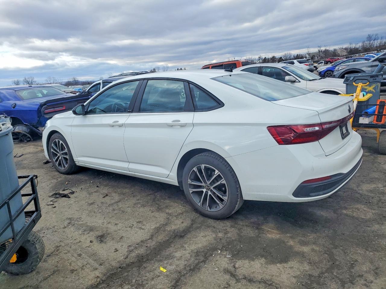 2025 VOLKSWAGEN JETTA SPORT photo 2