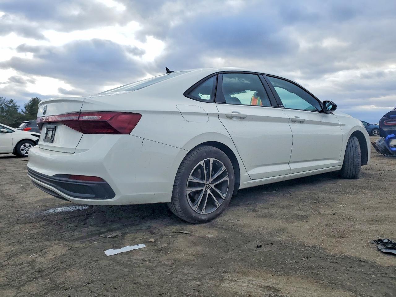 2025 VOLKSWAGEN JETTA SPORT photo 3