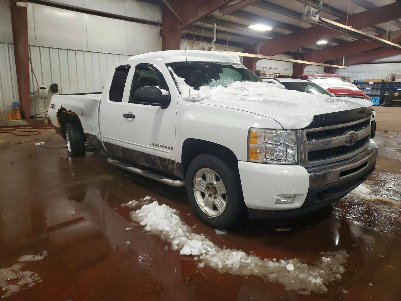 2009 CHEVROLET SILVERADO K1500 LT photo 4