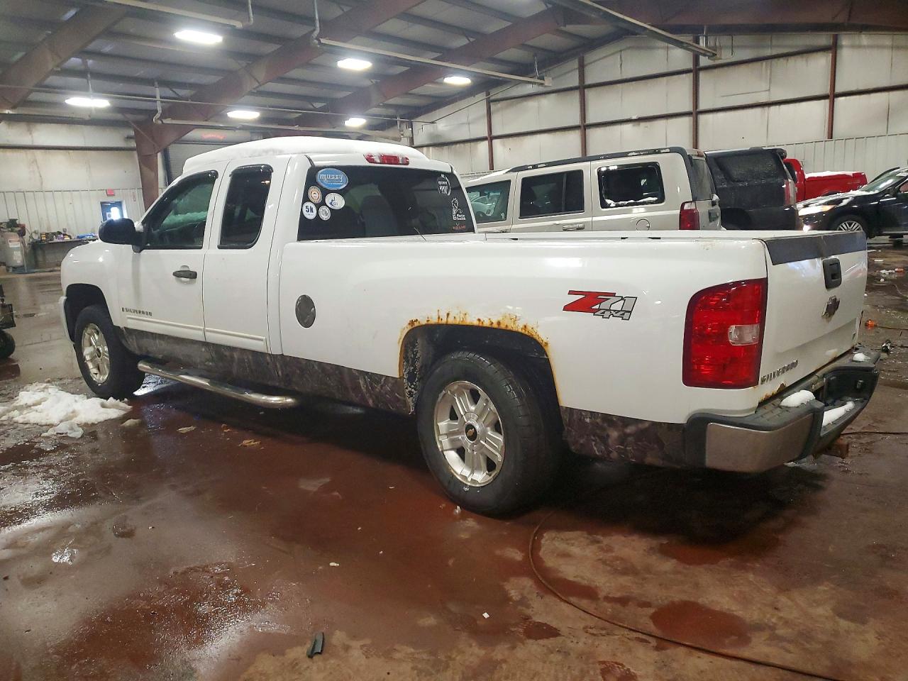 2009 CHEVROLET SILVERADO K1500 LT photo 2