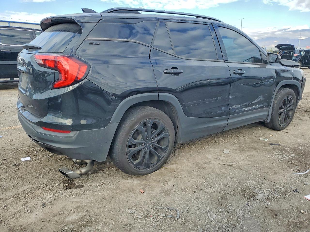 2020 GMC TERRAIN SLT photo 3