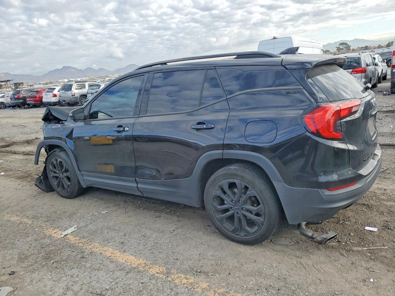 2020 GMC TERRAIN SLT photo 2