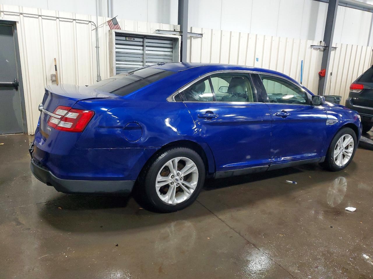 2015 FORD TAURUS SEL photo 3