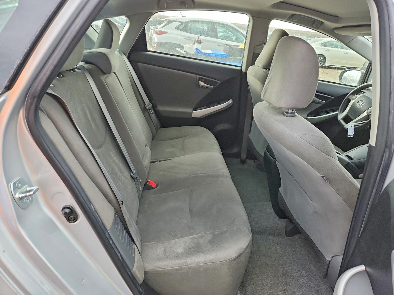 2015 TOYOTA PRIUS photo 19