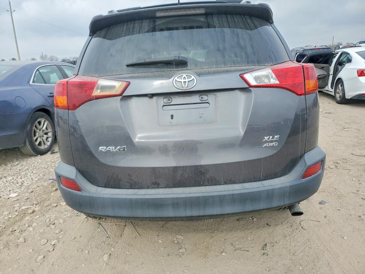2015 TOYOTA RAV4 XLE photo 6