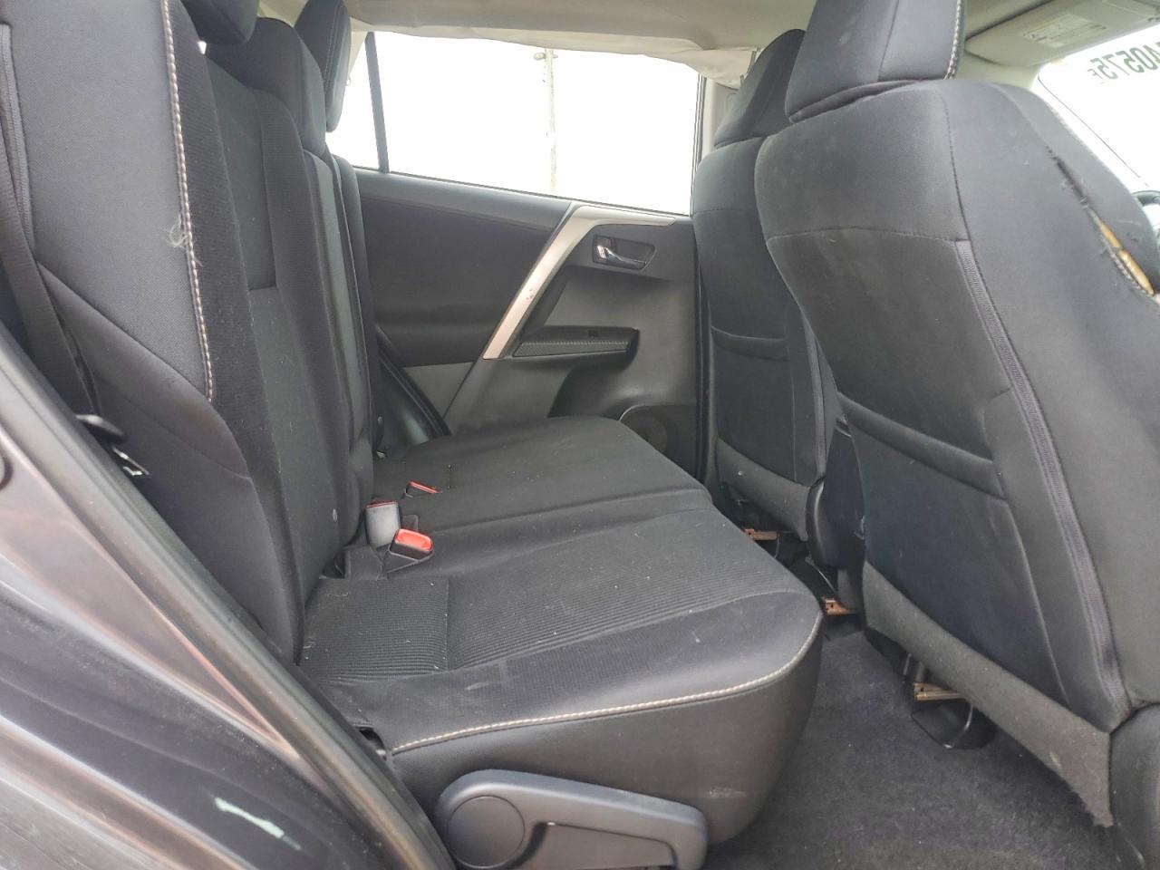 2015 TOYOTA RAV4 XLE photo 10