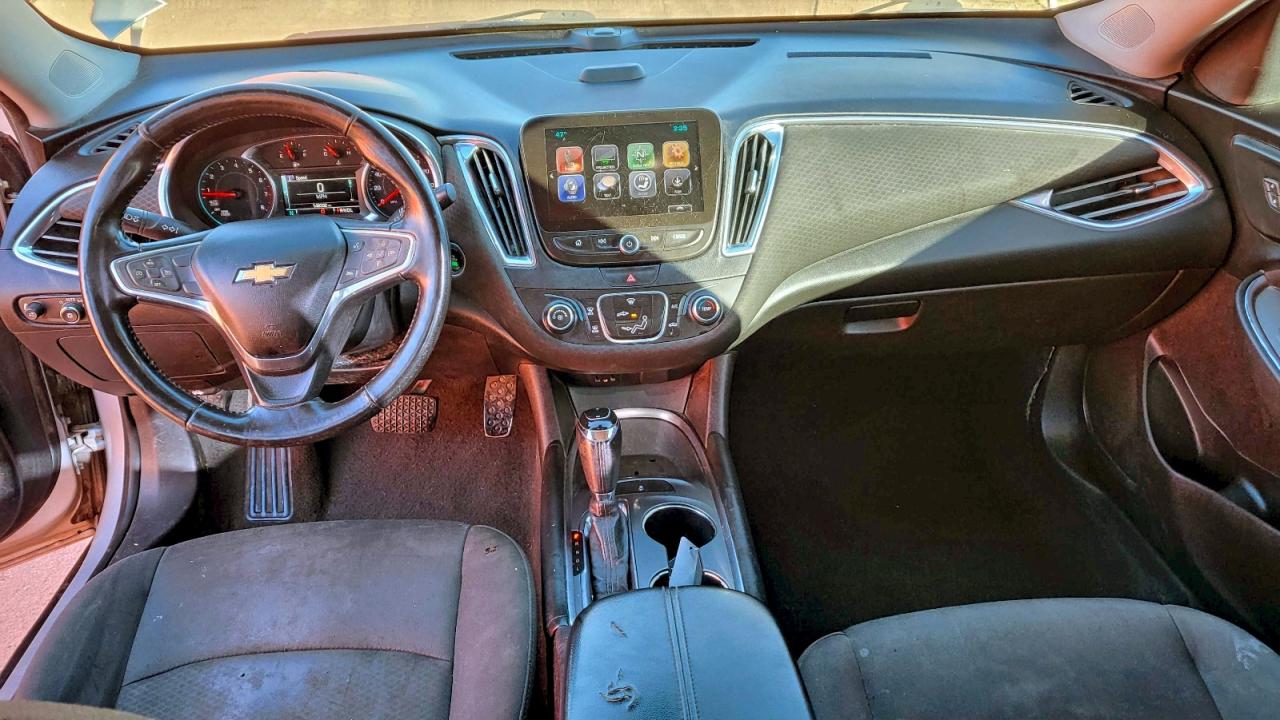 2018 CHEVROLET MALIBU LT photo 9