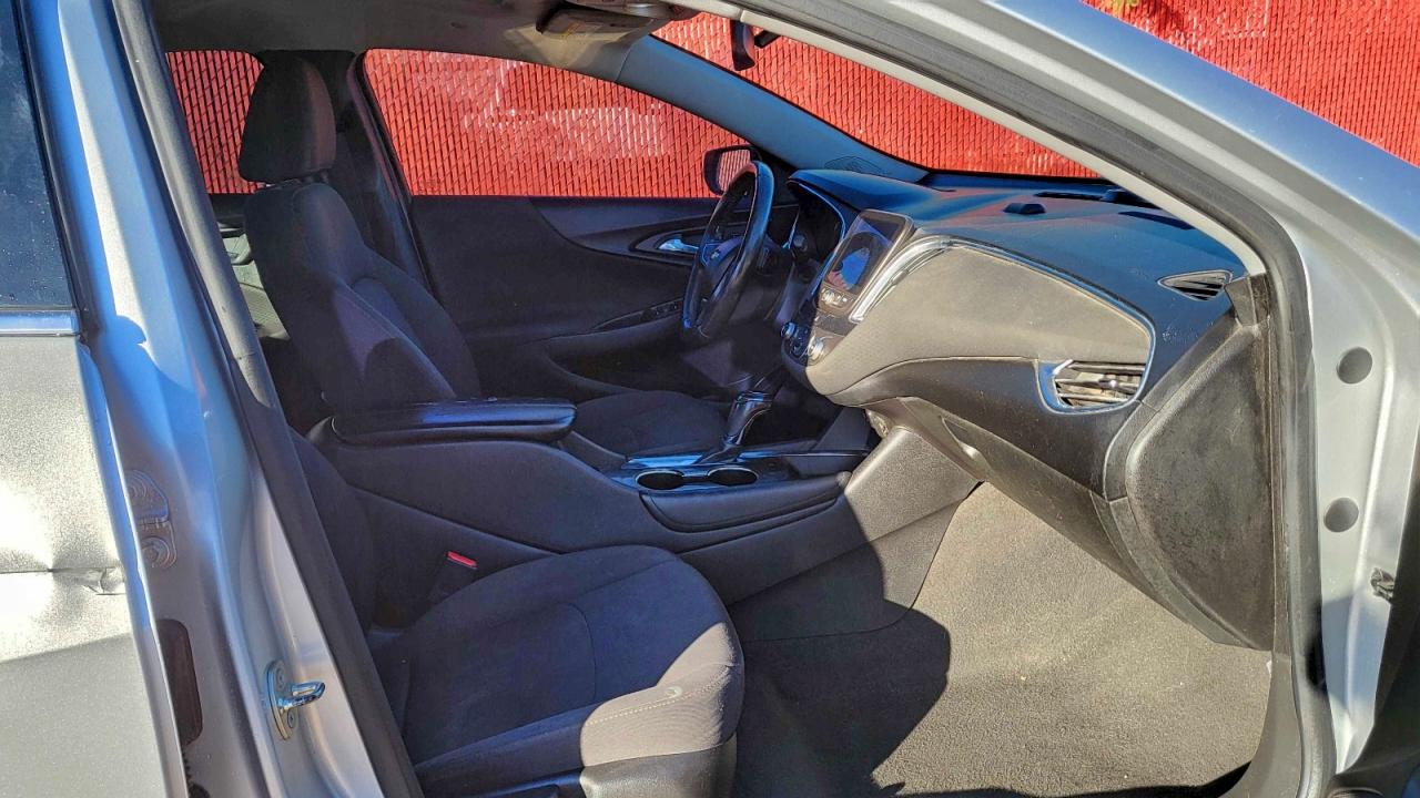 2018 CHEVROLET MALIBU LT photo 5