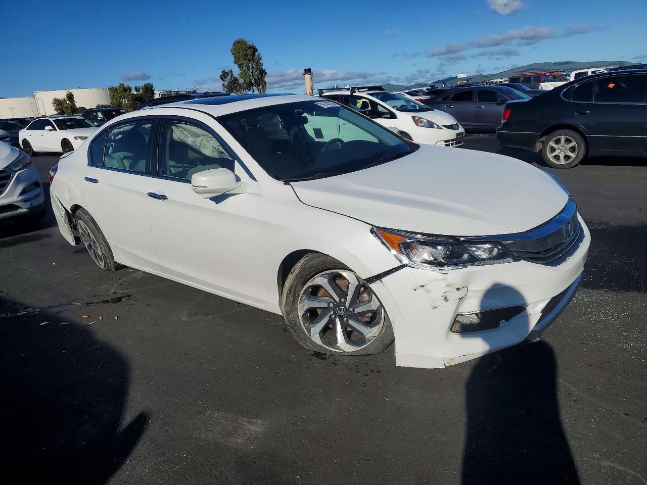 2016 HONDA ACCORD EX photo 4