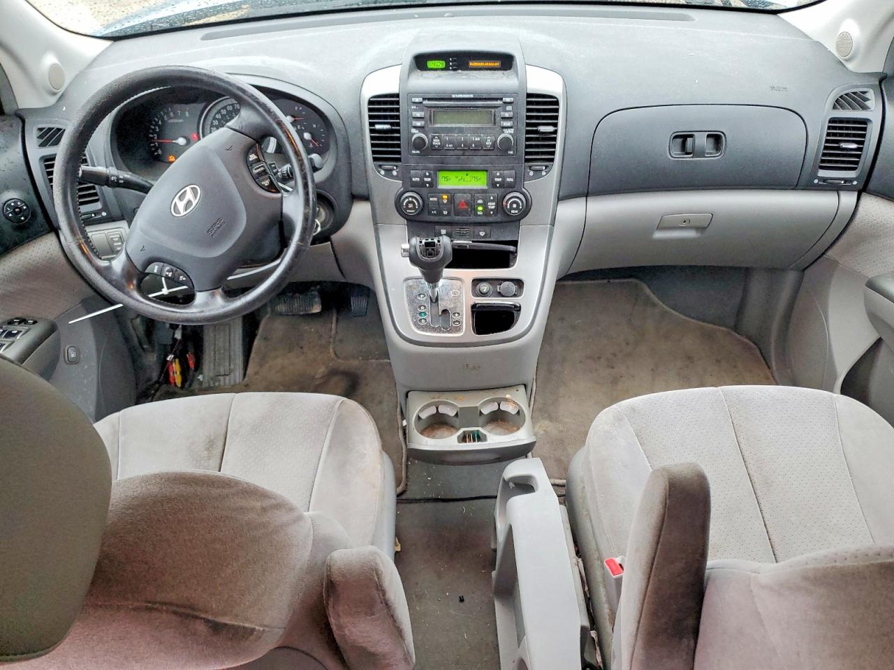 2007 HYUNDAI ENTOURAGE GLS photo 8