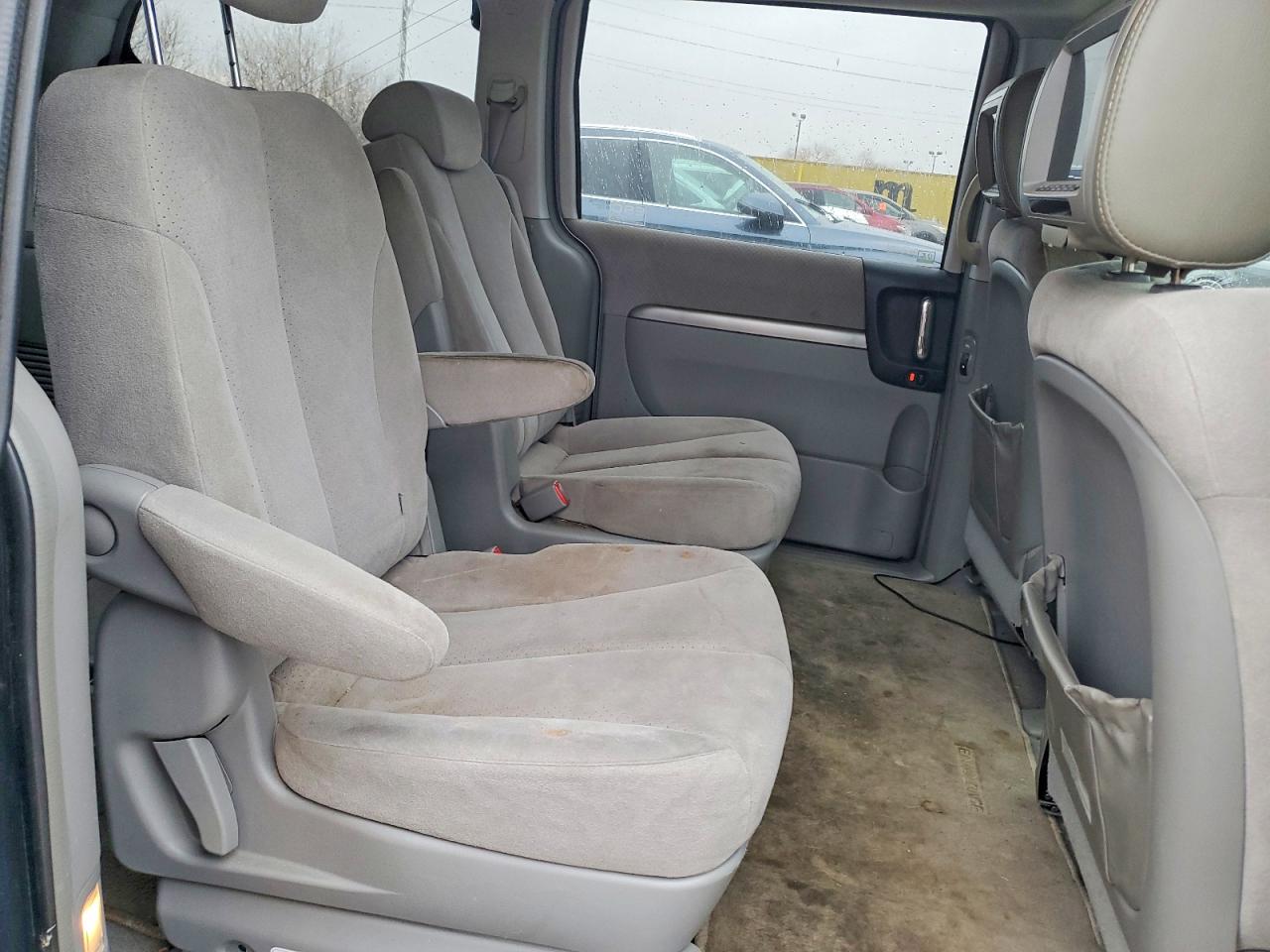2007 HYUNDAI ENTOURAGE GLS photo 11